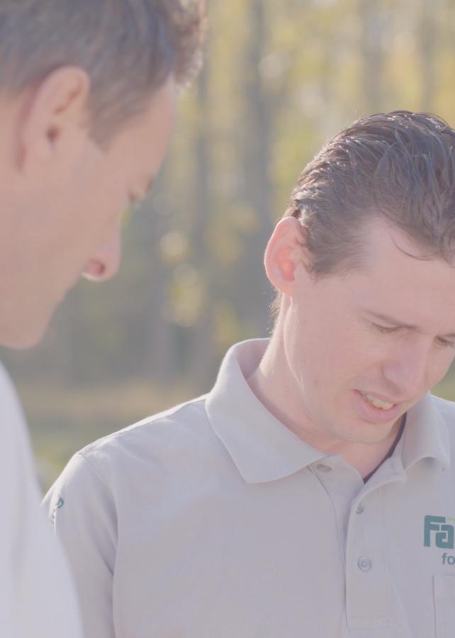 Luc Rooijakkers advices farmer